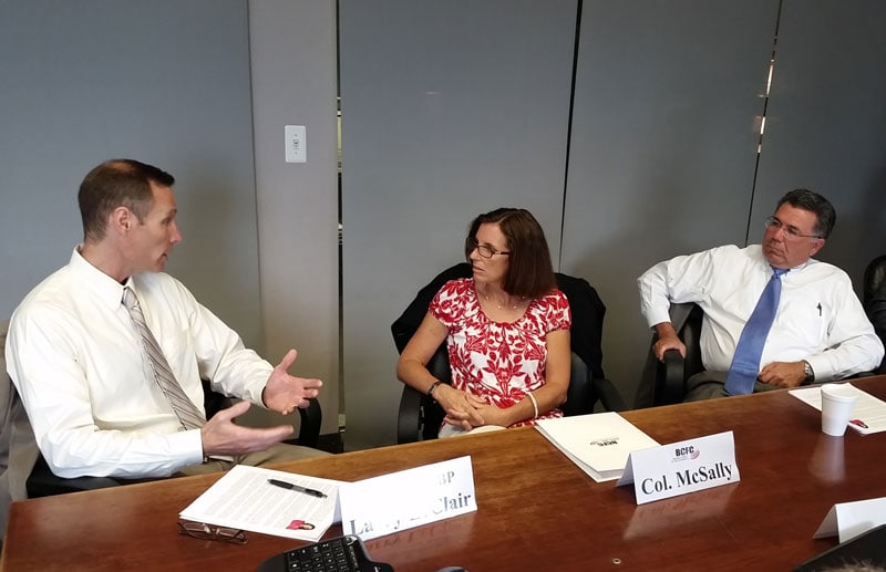 smlrLarry-speaks-with-McSal