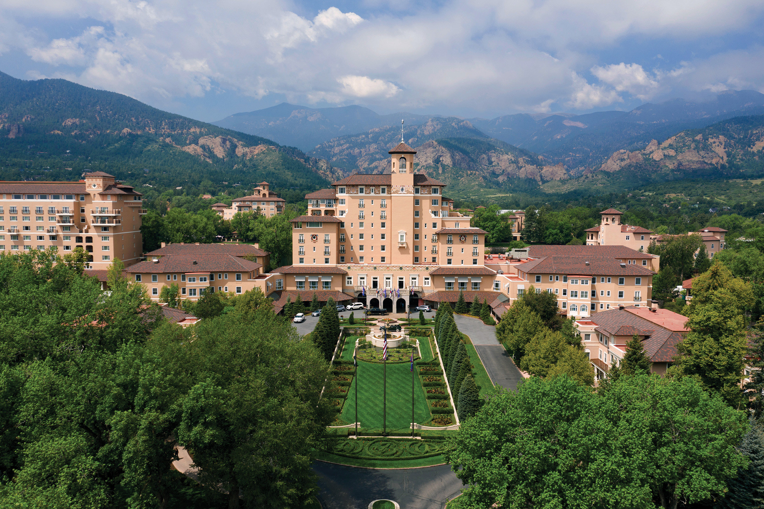 broadmoor hotel aerial front copy